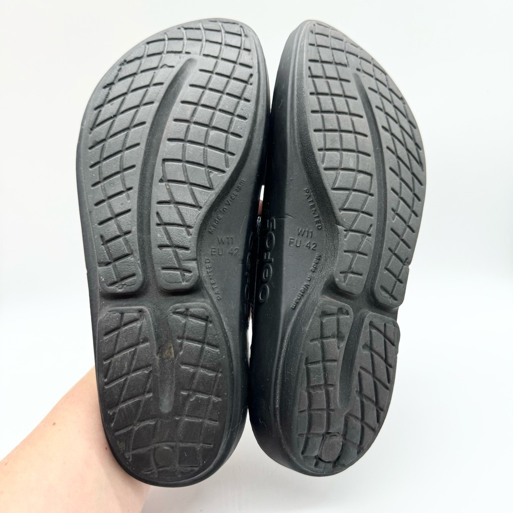 ⭐️⚡️OOFOS EUC Women's Black and White Sandals - Picture 9 of 11